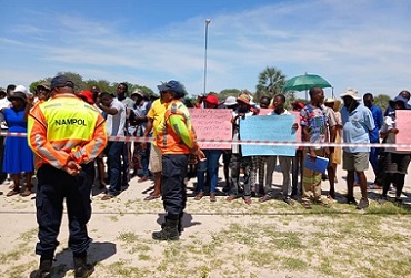 Oniipa Swapo members march against town mayor’s removal