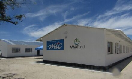 Shaanika Nashilongo a pewa oongulu dhosikola kuMTC/MVA Fund